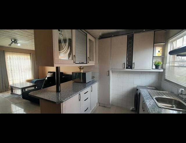 2 BEDROOM APARTMENT FOR SALE IN LINDHAVEN